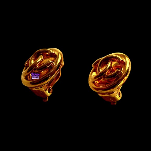 Chanel Vintage Gold Signature CC Monogram Logo Clip On Earrings - Picture 9 of 11